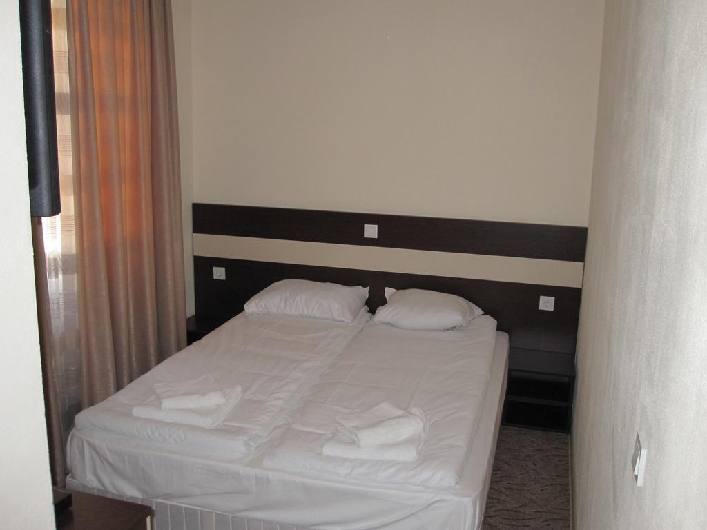 Hotel Deyanira Gorno Dryanovo Ruang foto