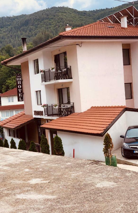Hotel Deyanira Gorno Dryanovo Bagian luar foto